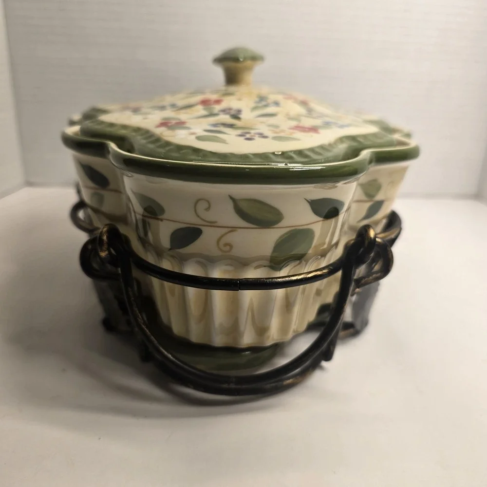 Temptations Floral Scalloped Casserole Dish with Lid & Wire Rack Or Home‎ Decor
